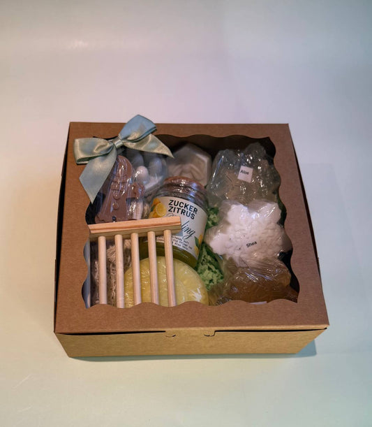 Handgemachte Wellness-Geschenkbox – Naturseifen, Zitrus-Peeling & Pflegeaccessoires