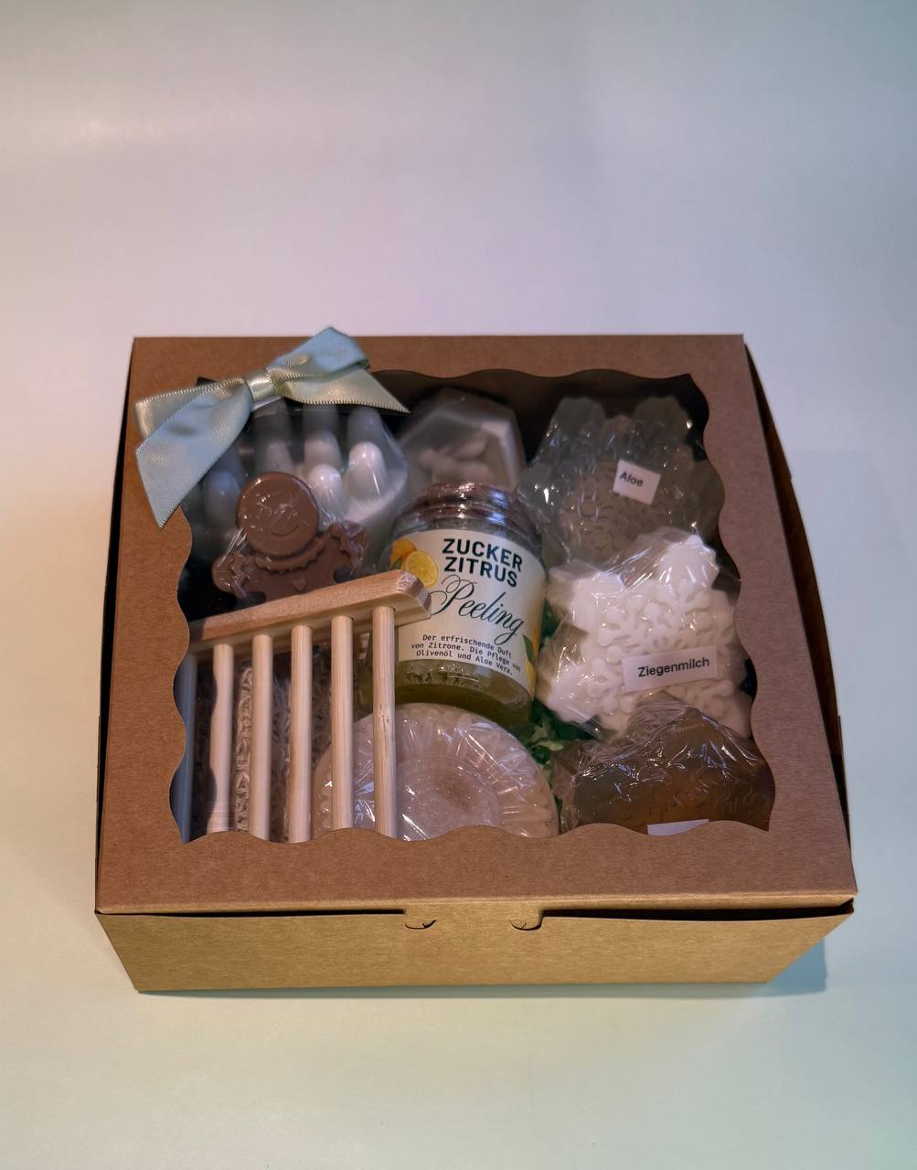 Luxuriöse Wellness-Geschenkbox – Handgemachte Naturseifen, Peeling & Pflegeaccessoires