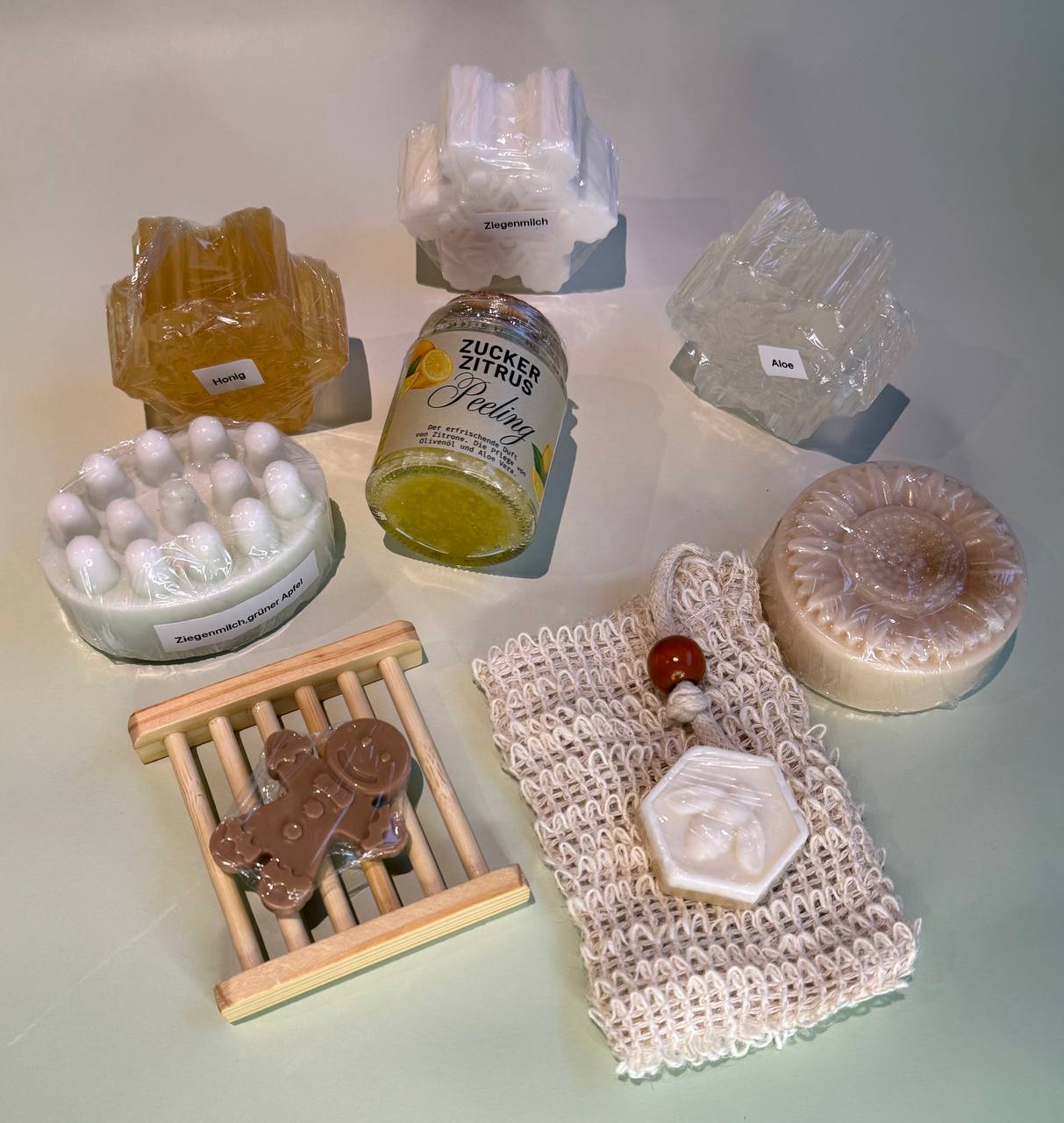 Luxuriöse Wellness-Geschenkbox – Handgemachte Naturseifen, Peeling & Pflegeaccessoires