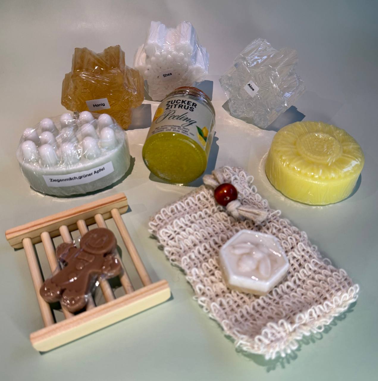 Handgemachte Wellness-Geschenkbox – Naturseifen, Zitrus-Peeling & Pflegeaccessoires