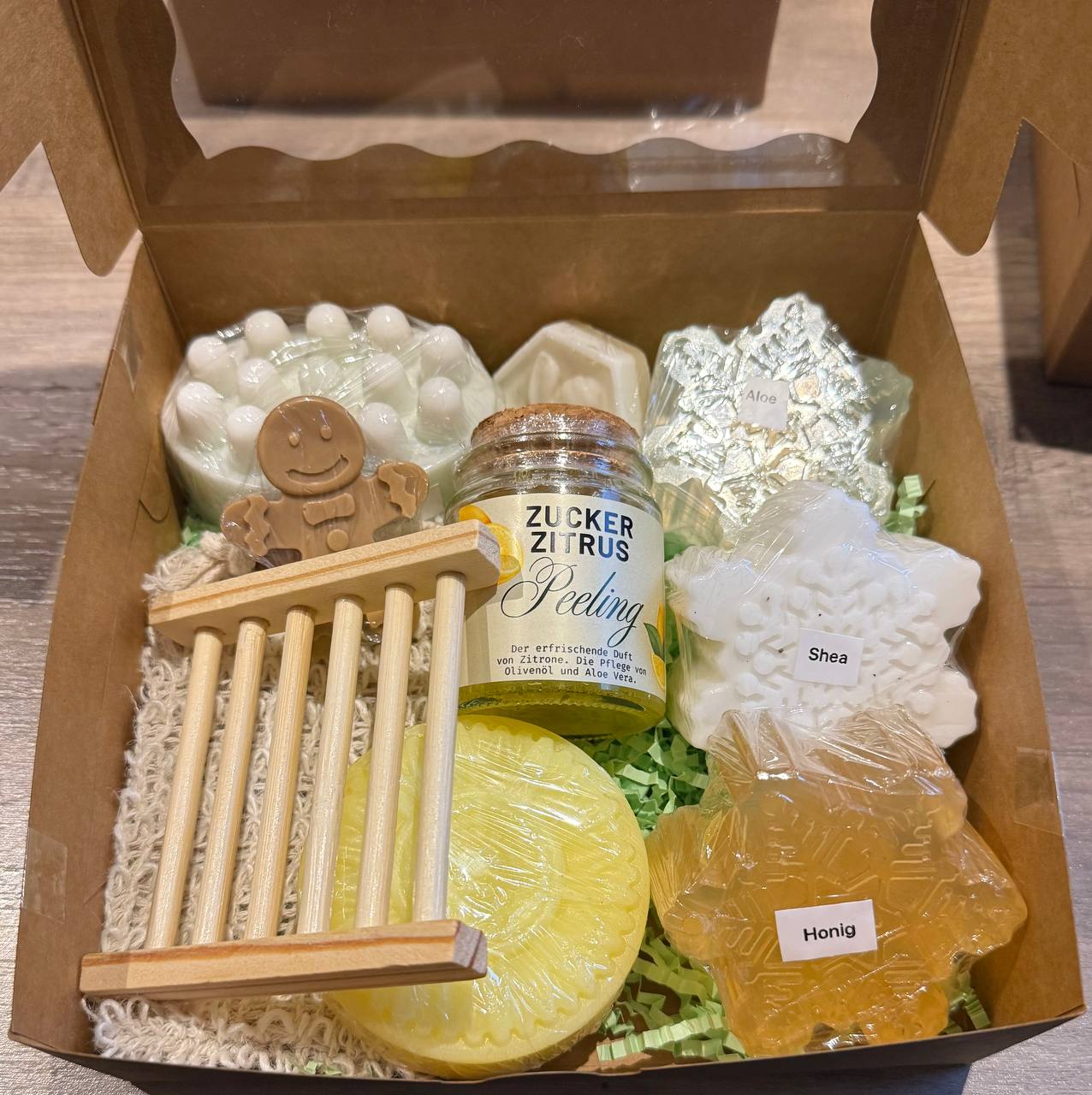 Handgemachte Wellness-Geschenkbox – Naturseifen, Zitrus-Peeling & Pflegeaccessoires