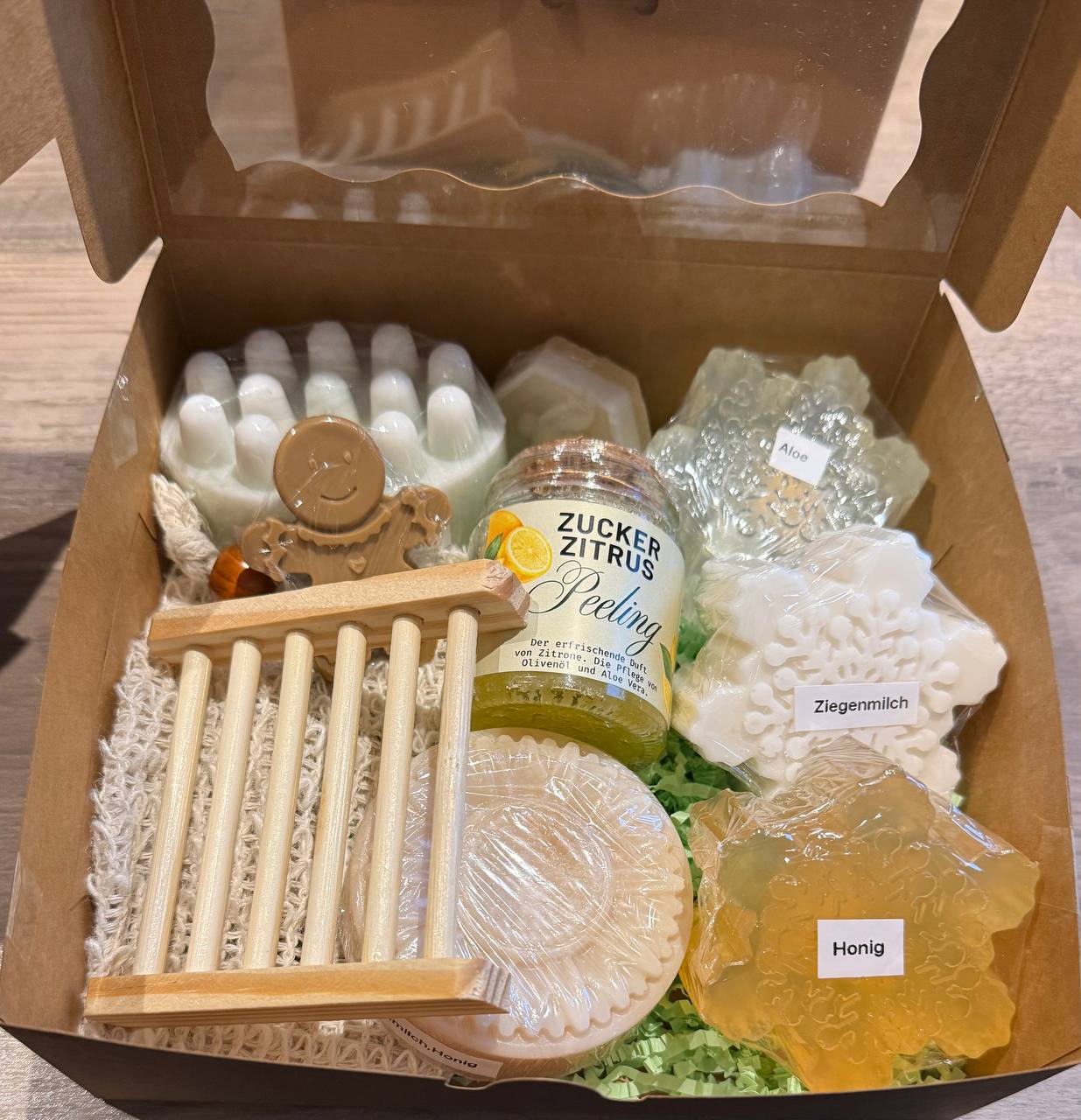 Luxuriöse Wellness-Geschenkbox – Handgemachte Naturseifen, Peeling & Pflegeaccessoires