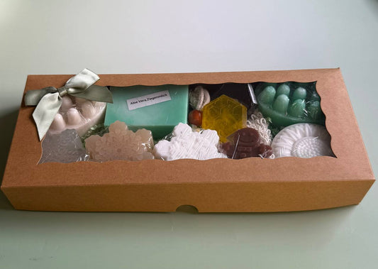 Handgemachte Frische & Pflege – 8-teilige Naturseifen Geschenkbox