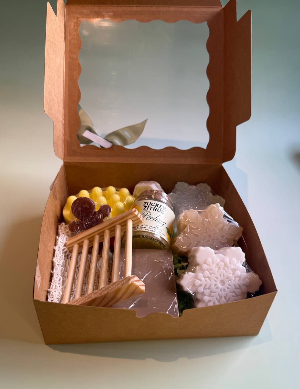 Luxuriöse Naturpflege-Geschenkbox – 8-teiliges Wellness-Set mit Peelings & handgemachten Seifen