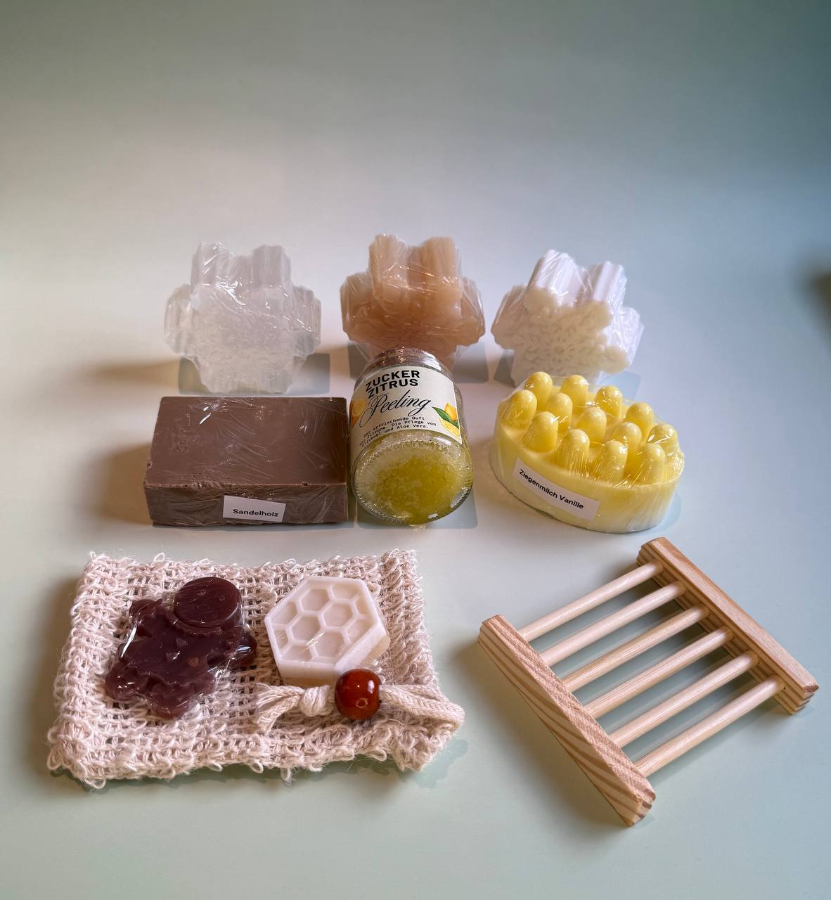 Luxuriöse Naturpflege-Geschenkbox – 8-teiliges Wellness-Set mit Peelings & handgemachten Seifen