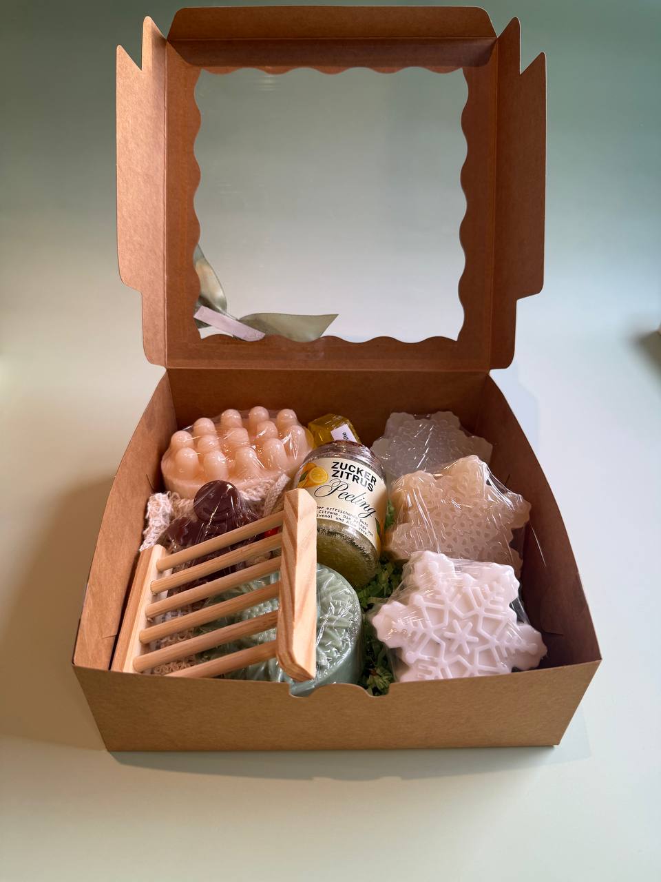 Premium Naturseifen-Geschenkbox – 8-teiliges Wellness-Set mit Peeling & handgemachter Pflege